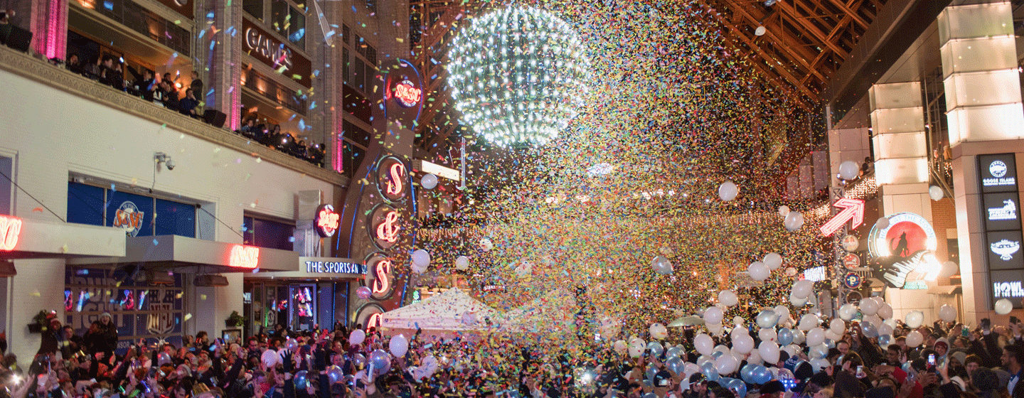 Ball drop & confetti cannons at NYE Live! at Fourth Street Live!